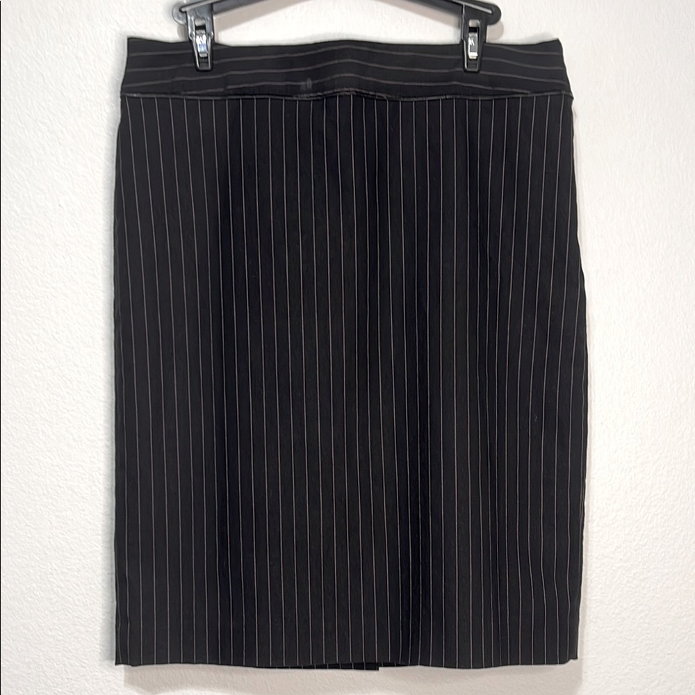 Dana Buchman Black and Pink Pencil Skirt Knee-Length Size 8 Waist 16” Length 23”